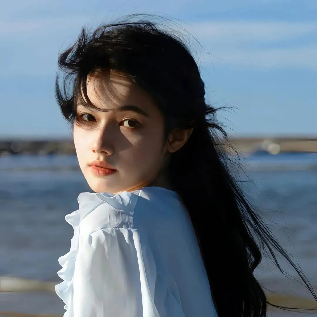 沧海遗珠映月寒